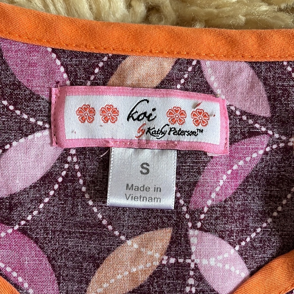 koi Scrub Top - Picture 3 of 16